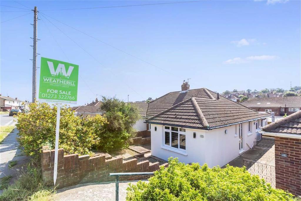 North Lane, Portslade, East Sussex 3 bed semidetached bungalow £375,000