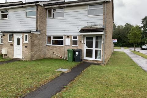 3 bedroom end of terrace house to rent, Hangar Lane, Tadley RG26