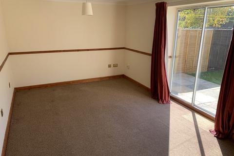 3 bedroom end of terrace house to rent, Hangar Lane, Tadley RG26