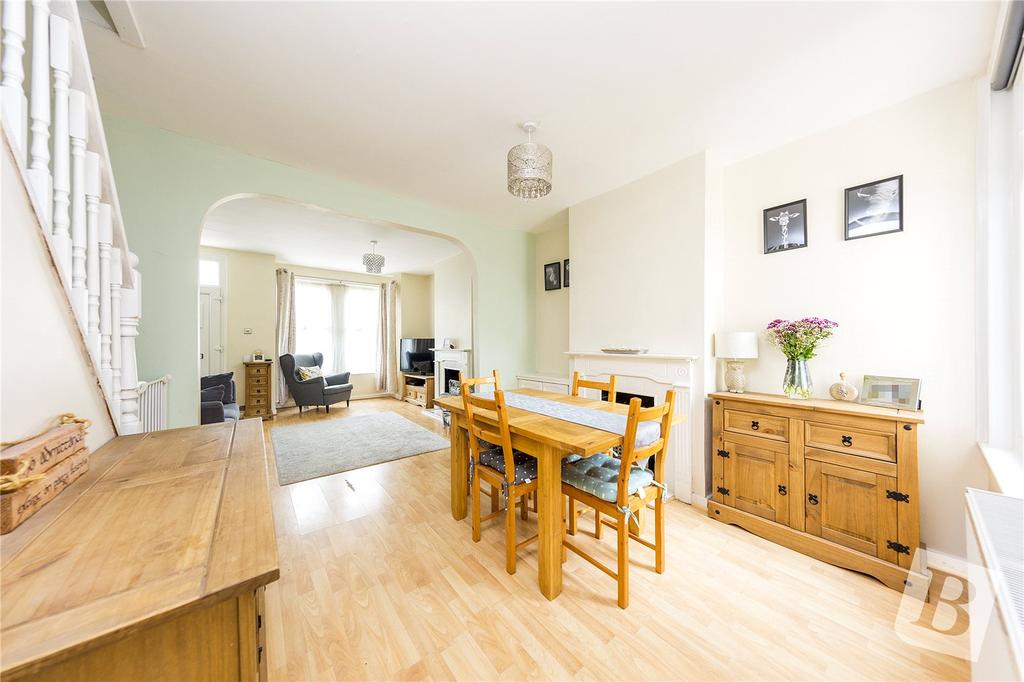 Alfred Road, Gravesend, Kent, DA11 3 bed semidetached house £265,000