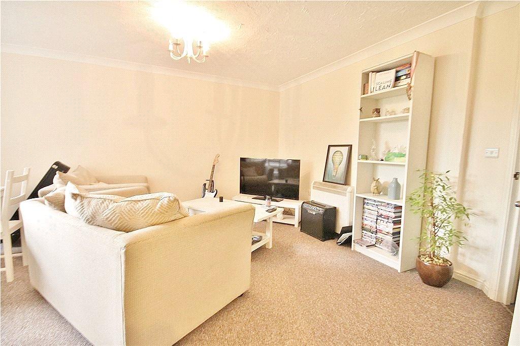 Rushmon Court, Barker Road, Chertsey, Surrey, KT16 2 bed apartment £