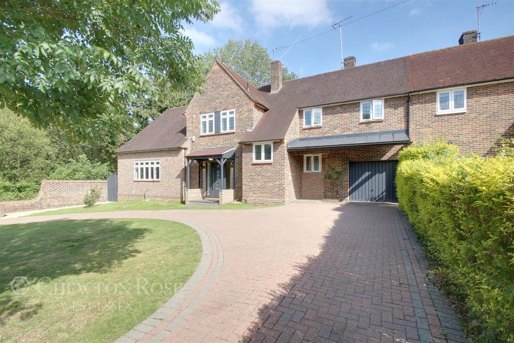 Wincanton Road, Romford 4 bed semidetached house £850,000