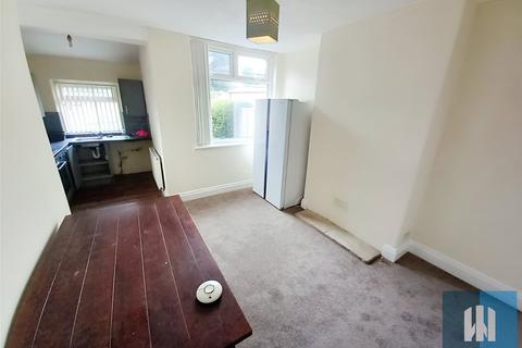 3 bedroom semi-detached house to rent, The Grove, Fartown, Huddersfield, HD2