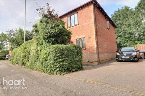 2 bedroom semi-detached house to rent, Lindisfarne Way, Northampton