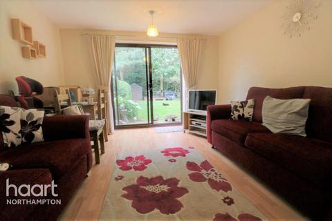2 bedroom semi-detached house to rent, Lindisfarne Way, Northampton