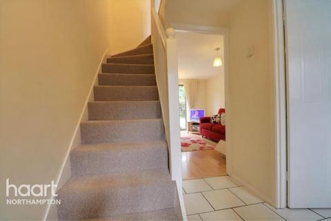 2 bedroom semi-detached house to rent, Lindisfarne Way, Northampton