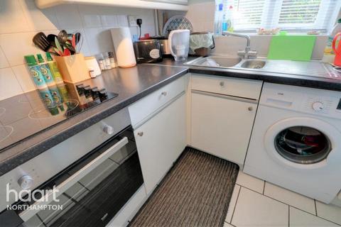 2 bedroom semi-detached house to rent, Lindisfarne Way, Northampton