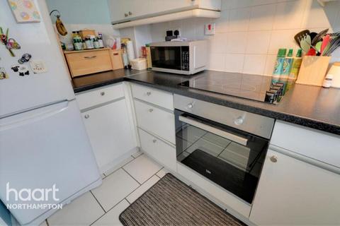 2 bedroom semi-detached house to rent, Lindisfarne Way, Northampton