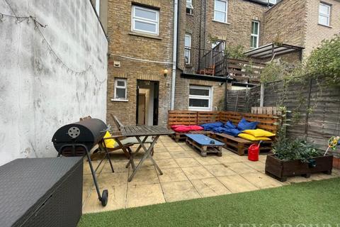 2 bedroom flat to rent, Blackstock Road, Finsbury Park