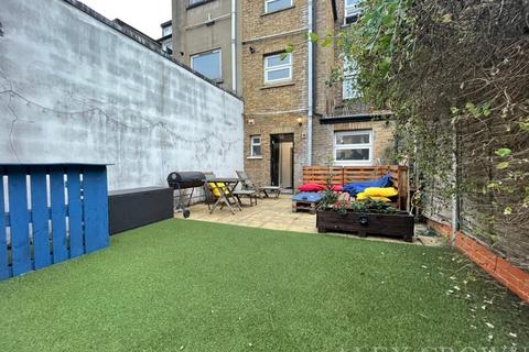 2 bedroom flat to rent, Blackstock Road, Finsbury Park