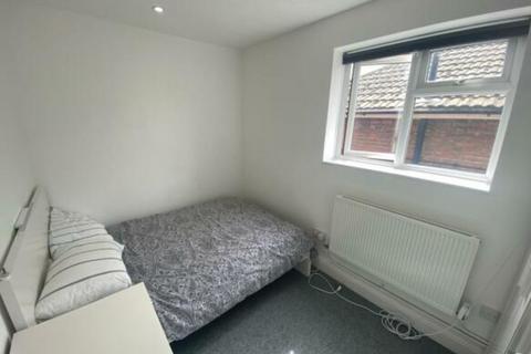 1 bedroom apartment to rent, Elphinstone Road