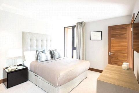 3 bedroom mews to rent, Kew Bridge Court, Chiswick, London