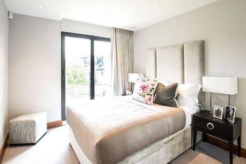 3 bedroom mews to rent, Kew Bridge Court, Chiswick, London