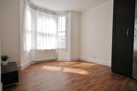 1 bedroom apartment to rent, Neville Road, Croydon, CR0