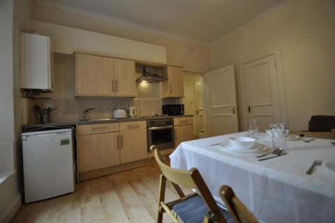 2 bedroom flat to rent, Drumdryan Street, Tollcross, Edinburgh, EH3