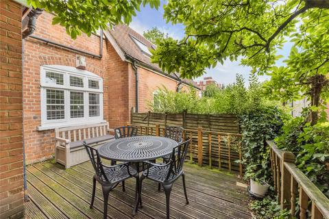 3 bedroom flat to rent, Netherhall Gardens, Hampstead, London