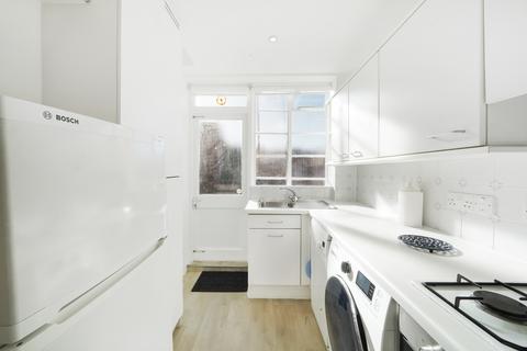 2 bedroom flat to rent, Townshend Court, Allitsen Road, London