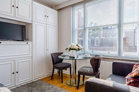 Studio to rent, Hill Street, Mayfair