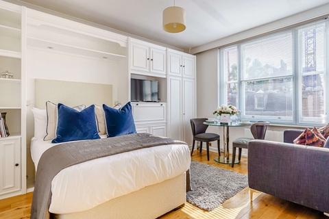 Studio to rent, Hill Street, Mayfair
