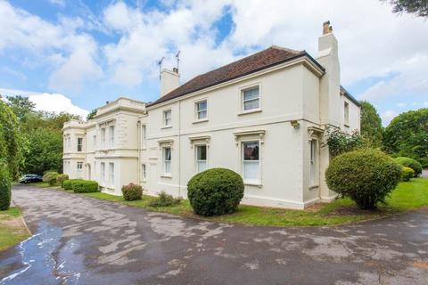 2 bedroom flat to rent, Wexham Road, Wexham, Slough
