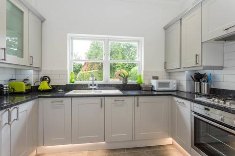 2 bedroom flat to rent, Wexham Road, Wexham, Slough