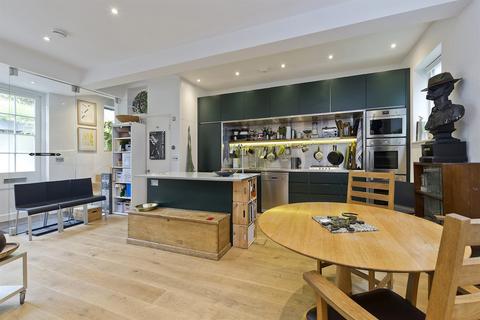 2 bedroom detached house to rent, St Lukes Mews, London, W11