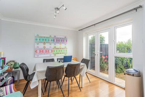 4 bedroom semi-detached house to rent - Ranleigh Walk, Harpenden, Hertfordshire, AL5
