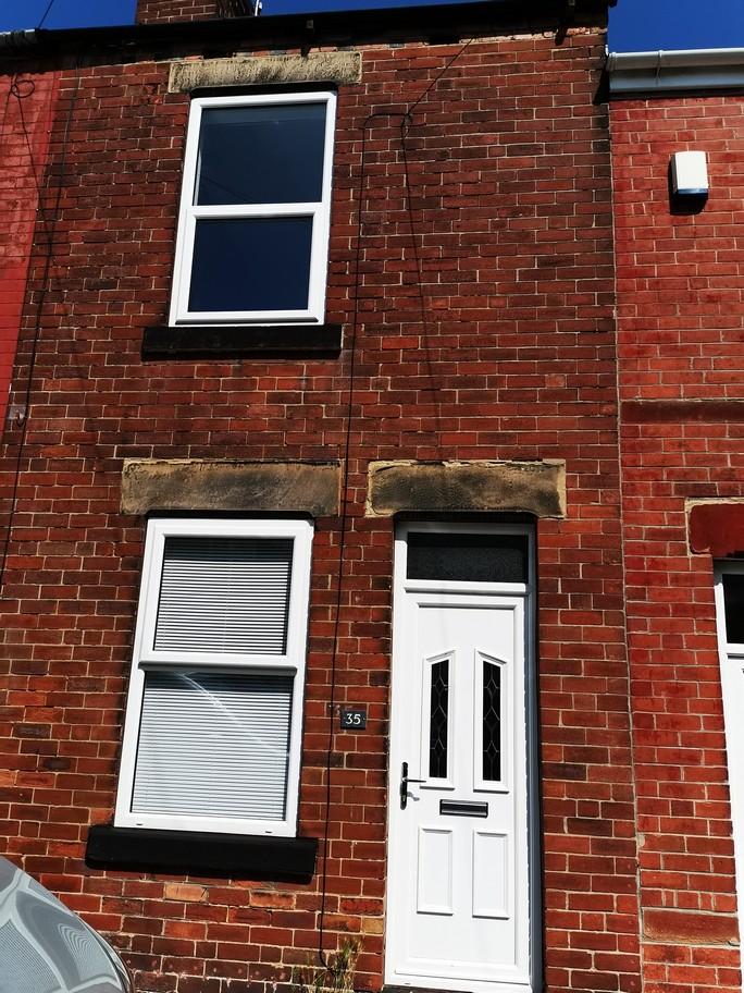 Modern 2 double-bed terraced house for rent in...