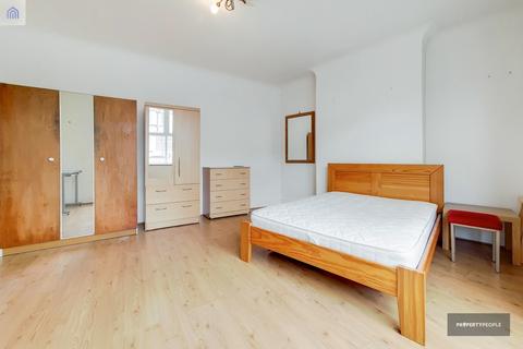 4 bedroom terraced house to rent - Durnsford Road, London, SW19