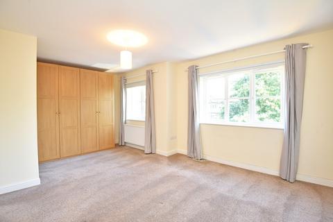 4 bedroom semi-detached house to rent, Cedar Grove, Harrogate, HG2 7AS