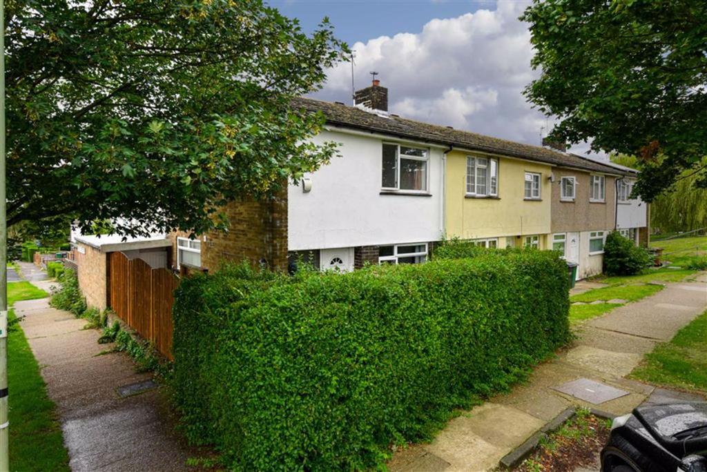 Chetwode Road, Tadworth, Surrey 2 bed terraced house £325,000