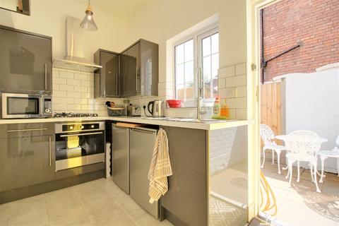 2 bedroom terraced house to rent, Primrose Terrace, St Michaels Street, Castlefields, Shrewsbury, SY1