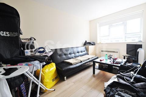 2 bedroom flat to rent, Romford Road, London, E7