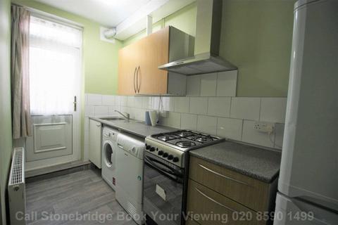 Studio to rent, Harold Road, London