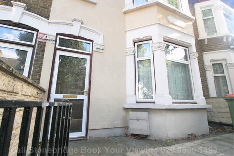 Studio to rent, Harold Road, London