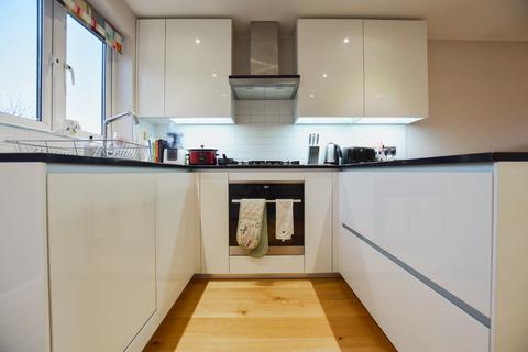 1 bedroom apartment to rent, St Stephen's Gardens, Manfred Road