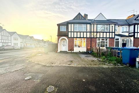 3 bedroom end of terrace house to rent, Talbot Road, Harrow Weald