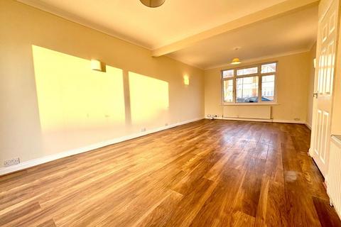 3 bedroom end of terrace house to rent, Talbot Road, Harrow Weald