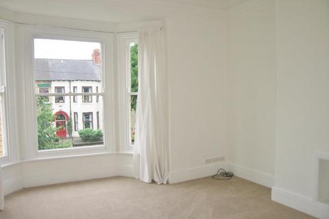 4 bedroom flat to rent, Victoria Avenue, HULL, HU5 3DR