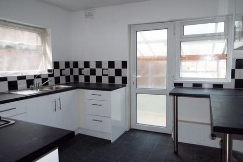 3 bedroom semi-detached house to rent, Lyndworth Road, Stirchley, Birmingham, B30 2UG