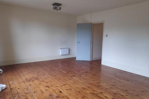 1 bedroom flat to rent, Hatchlands Road, Redhill
