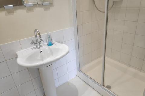 1 bedroom flat to rent, Hatchlands Road, Redhill