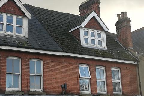 1 bedroom flat to rent, Hatchlands Road, Redhill