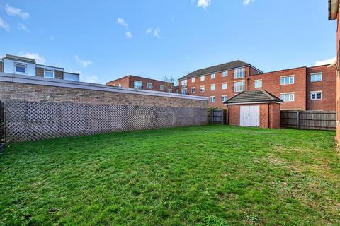 2 bedroom apartment to rent, Edgecombe Road,  Headington,  OX3