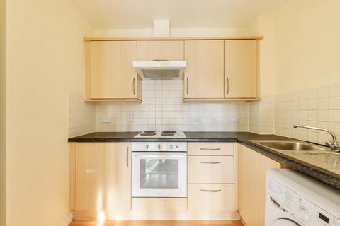 2 bedroom apartment to rent, Edgecombe Road,  Headington,  OX3