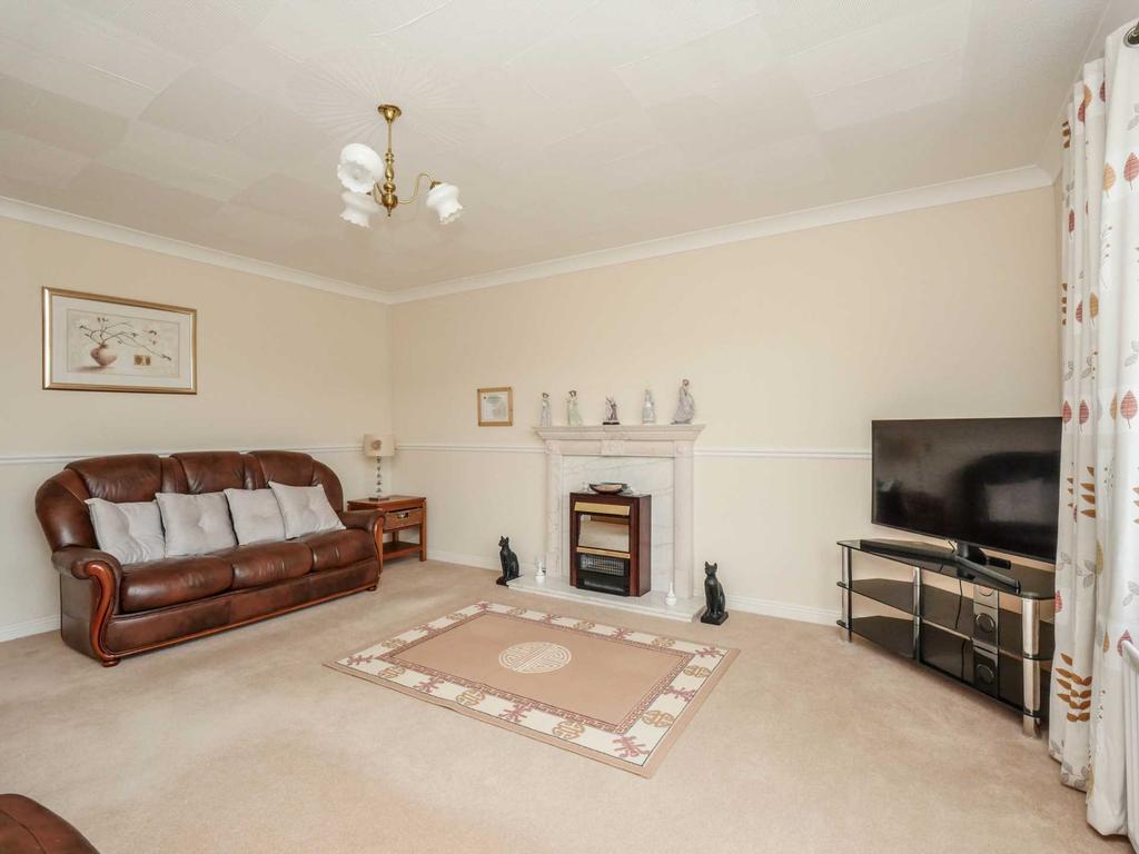 Turnhill Drive, Erskine 2 bed bungalow £170,000