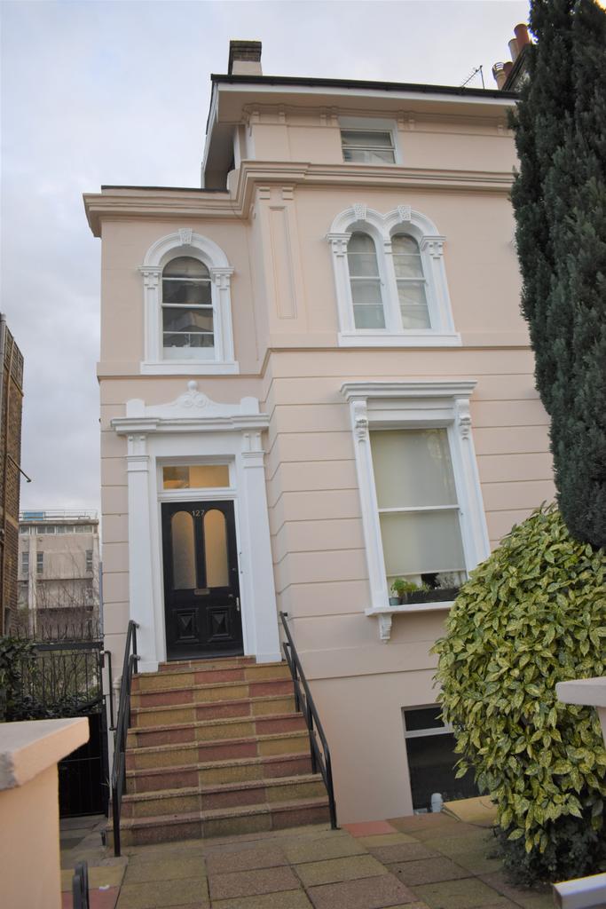 2 Bed Flat in Belsize road