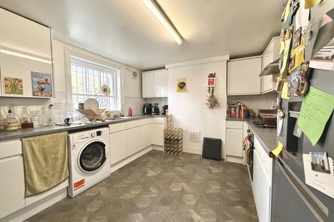 4 bedroom terraced house to rent, New Cross Road,  New Cross, SE14