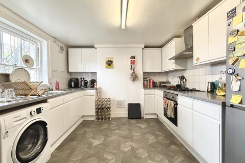 4 bedroom terraced house to rent, New Cross Road,  New Cross, SE14