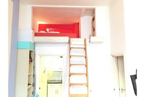 Studio to rent, Sinclair Road, Kensington Olympia W14